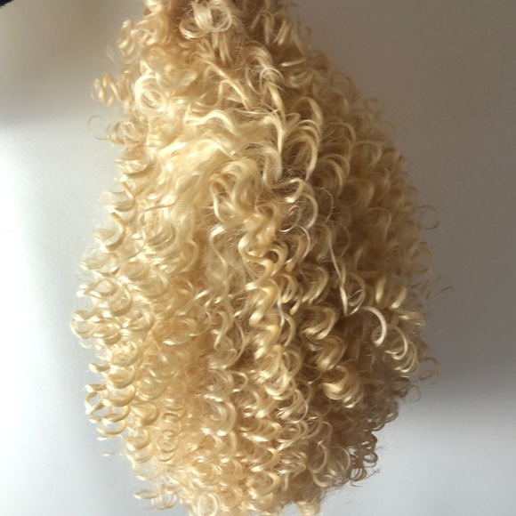 BLONDE CURLY WIG *NWT* - Picture 7 of 13